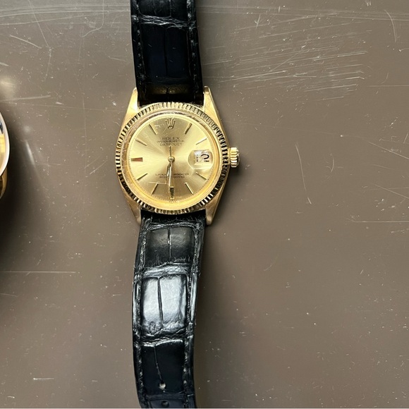 🥇Rolex🥇- Vintage Gold Faced Preowned Mens 1952 Black Alligator Strap. - Picture 2 of 5